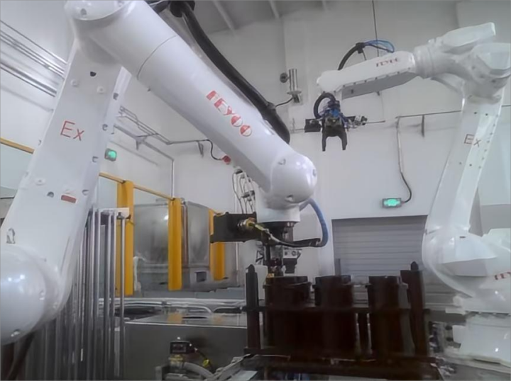 易燃易爆環(huán)境下雙機(jī)器人接力檢測(cè)工作